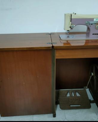 Macchina da cucire Necchi 267 con mobile e pedale