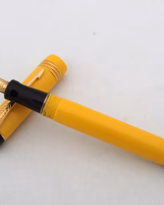 PARKER PENNA MANDARIN YELLOW DUOFOLD FOUNTAIN PEN