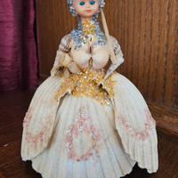 antica scultura di conchiglie a forma di damina 