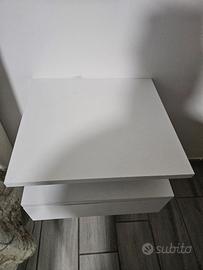 Comodini sospesi bianchi