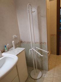 Piantana porta asciugamani in metallo verniciato