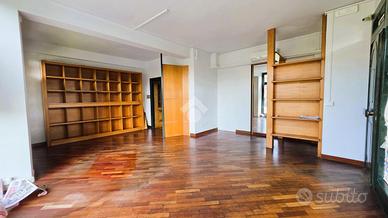 NEGOZIO A BORGO VIRGILIO