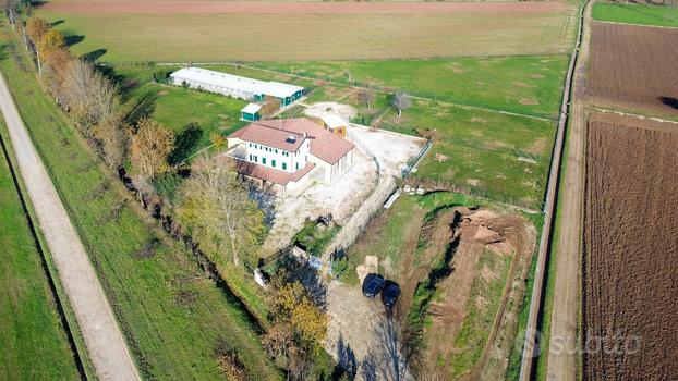 CAPANNONE A LONATO DEL GARDA