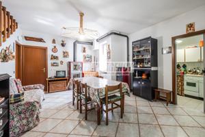 Bifamiliare indipendente con ampio giardino, garag