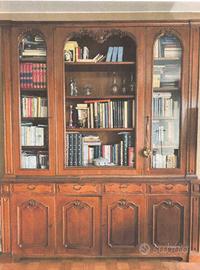 Libreria noce massello intarsiata piu altri mobili