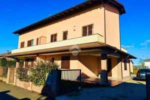 VILLA SINGOLA A GRANOZZO CON MONTICELLO
