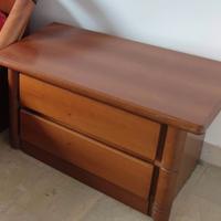 Coppia di comodini in legno design vintage