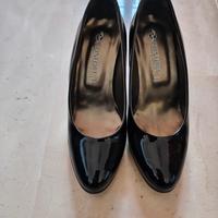 scarpa in pelle e vernice 