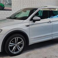 VW Tiguan 20 TDI DSG 4MOTION R-LINE
