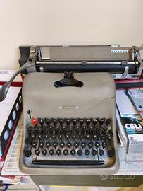 Macchina da scrivere Olivetti
