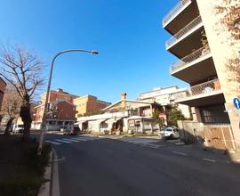PORTUENSE - Locale commerciale con vetrina
