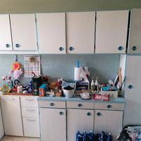 cucina vintage con tavolo tondo allungabile