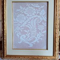  quadro realizzato all'uncinetto con cornice