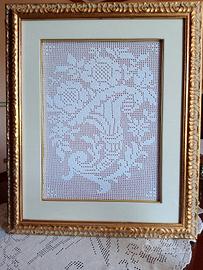  quadro realizzato all'uncinetto con cornice