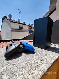 Xbox Series X + 2 gamepad + stazione di ricarica