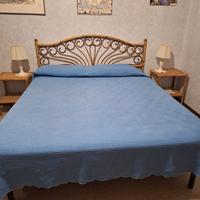 testiera e comodini in vimini