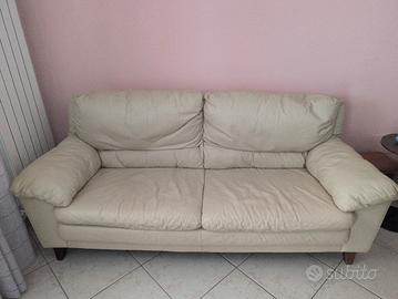 Divano in pelle integro