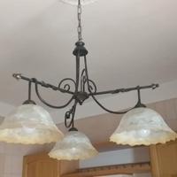 lampadario in ferro battuto e coppe in vetro