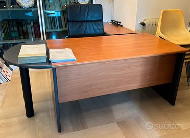Scrivania da ufficio completa di tavolo dattilo