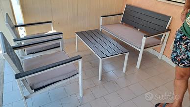 set divanetti e tavolino da esterno 