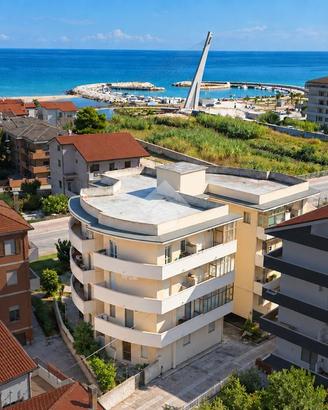 3 LOCALI A FRANCAVILLA AL MARE