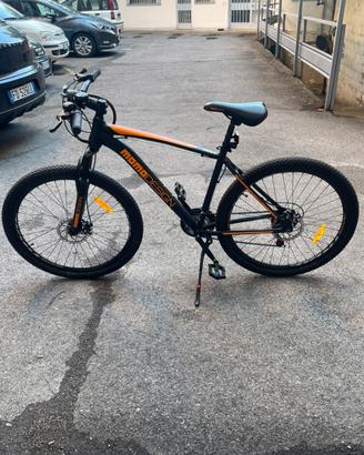 Bicicletta MOMO design nera TV e arancione