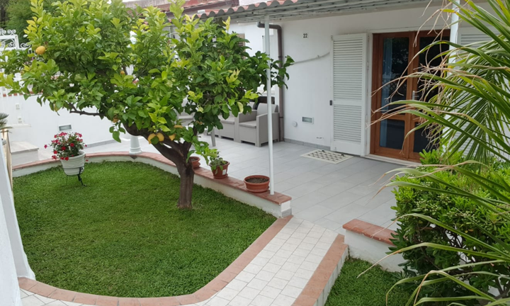 Palinuro Villino+appartamento in zona semicentrale