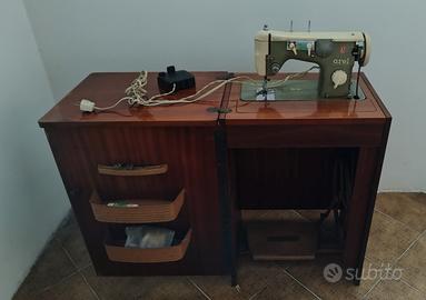Macchina da cucire vintage Arel