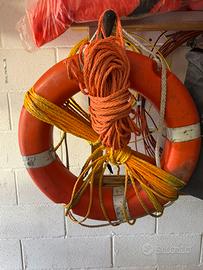 Salvagente anulare con cima