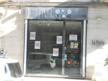 Locale commerciale in via J.F.Kennedy