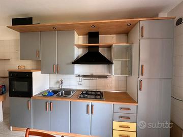 Cucina+tavolo+4 sedie ad Avola (Siracusa)