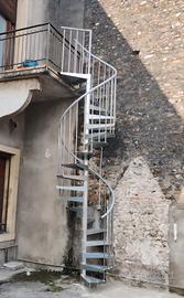 Scala a chiocciola nuova da esterno