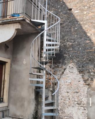 Scala a chiocciola nuova da esterno
