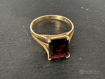 Anello con pietra bordeaux shop