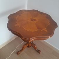 Tavolino in legno con piano intarsiato – Classico