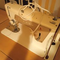 Macchina da cucire Singer a pedale 