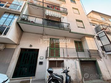 Trilocale oltre accessori in Via Polveriera - zona
