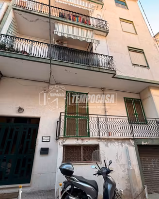 Trilocale oltre accessori in Via Polveriera - zona