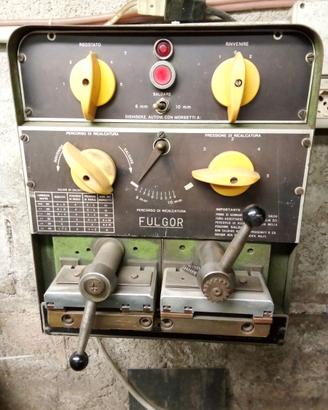 Saldatrice di Testa.