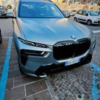 BMW X7 xdrive 40d 48V  "pretty car"
