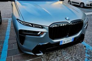 BMW X7 xdrive 40d 48V  "pretty car"