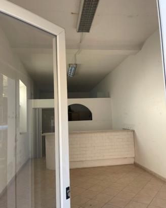 Negozio Itri commerciale o Ufficio fronte strada