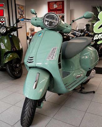 VESPA GTS 310 80 ANNIVERSARIO 1