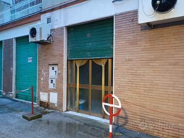 N. 3 locali commerciali