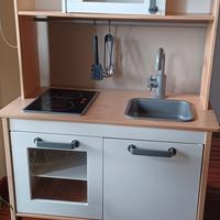 Cucina giocattolo di legno