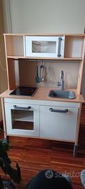 Cucina giocattolo di legno
