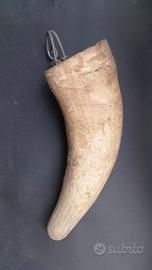 Antico Portacote In Corno con gancio metallico