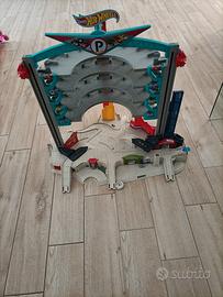 Garage Hot Wheels usato – funzionante – con parti 