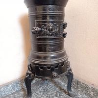 stufa antica in ghisa 