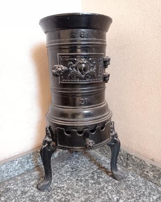 stufa antica in ghisa 